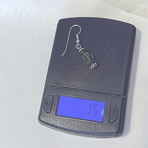 🍀Lovely Greens Shades Glass Beaded Dangle Earrings Silver Fishhook Handcrafted - Picture 8 of 16